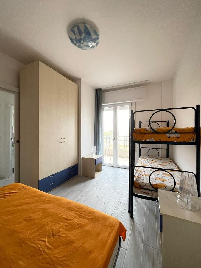 Residence Zeta - Walterigato Apartments Solo Per Famiglie Lido di Jesolo Bagian luar foto