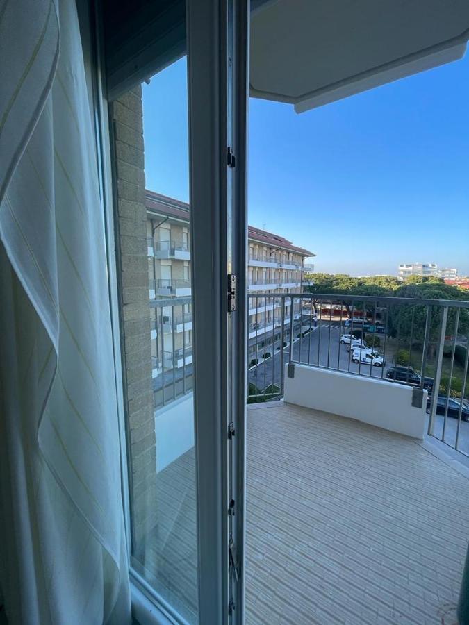 Residence Zeta - Walterigato Apartments Solo Per Famiglie Lido di Jesolo Bagian luar foto
