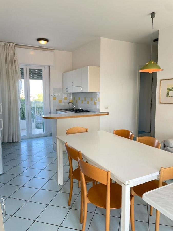 Residence Zeta - Walterigato Apartments Solo Per Famiglie Lido di Jesolo Bagian luar foto