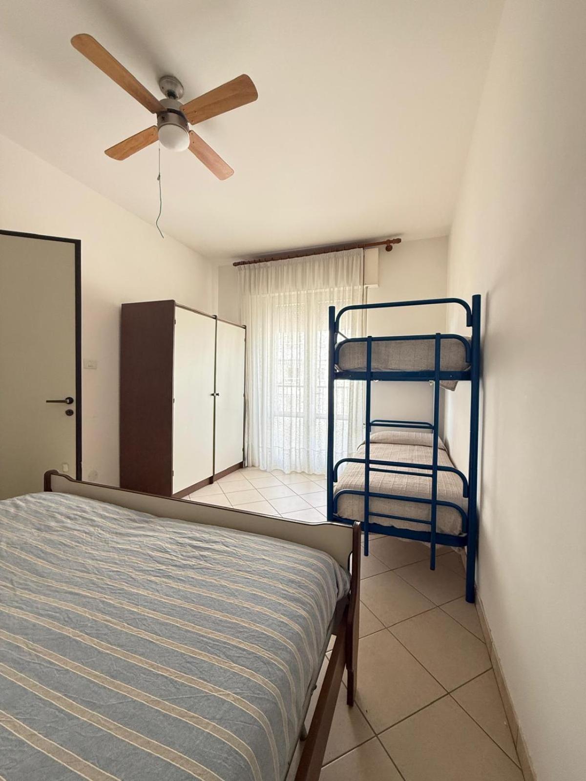 Residence Zeta - Walterigato Apartments Solo Per Famiglie Lido di Jesolo Bagian luar foto
