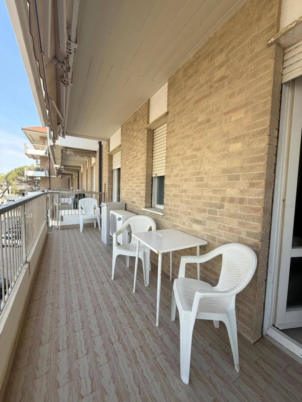 Residence Zeta - Walterigato Apartments Solo Per Famiglie Lido di Jesolo Bagian luar foto