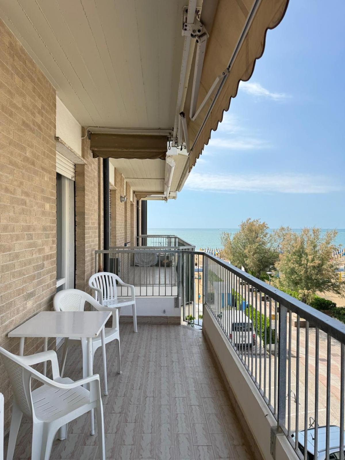 Residence Zeta - Walterigato Apartments Solo Per Famiglie Lido di Jesolo Bagian luar foto