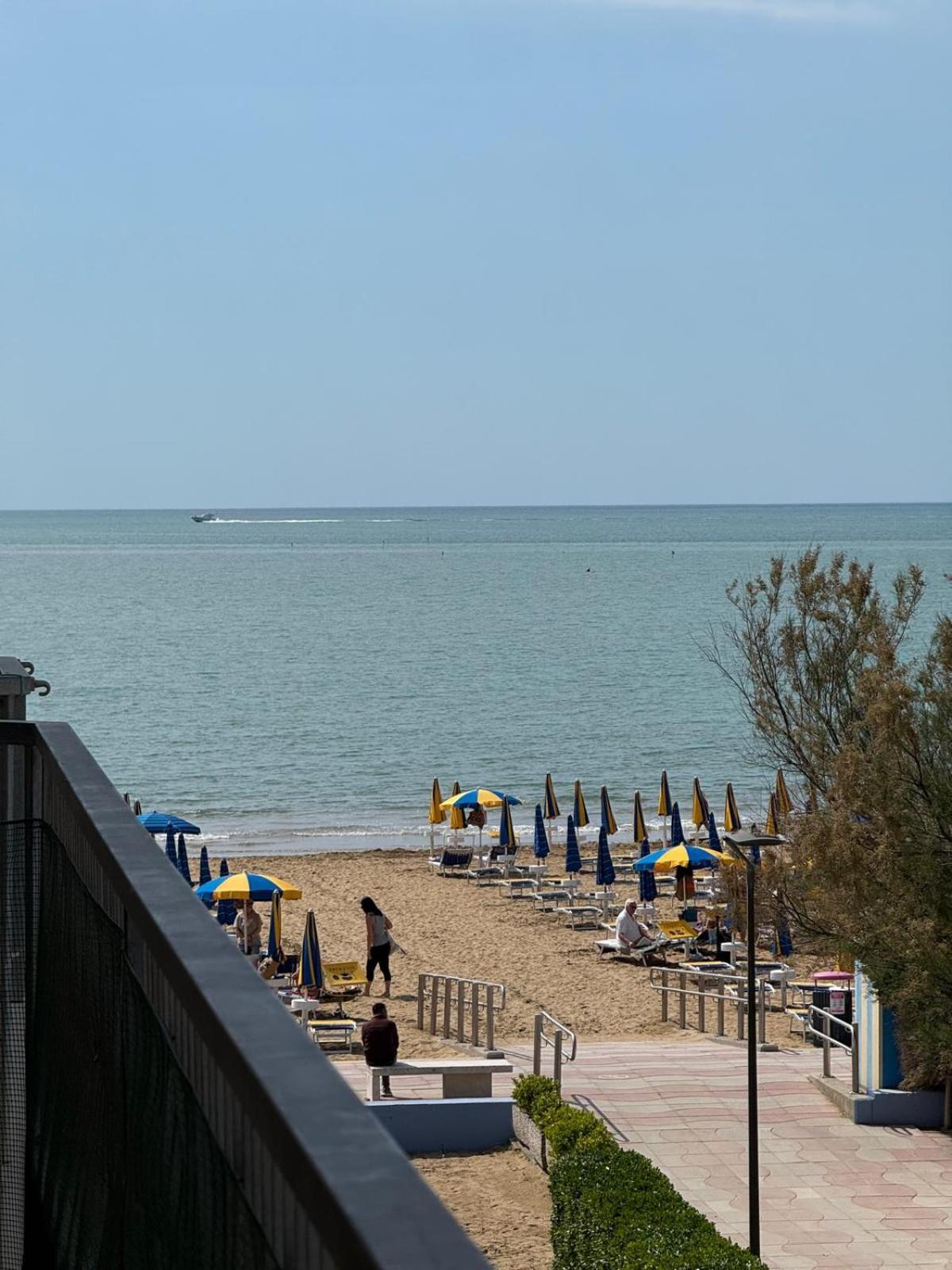 Residence Zeta - Walterigato Apartments Solo Per Famiglie Lido di Jesolo Bagian luar foto