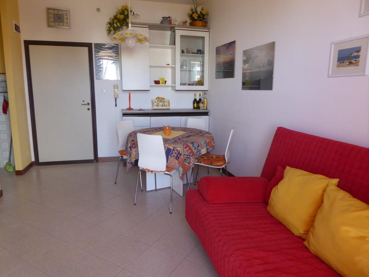 Residence Zeta - Walterigato Apartments Solo Per Famiglie Lido di Jesolo Bagian luar foto