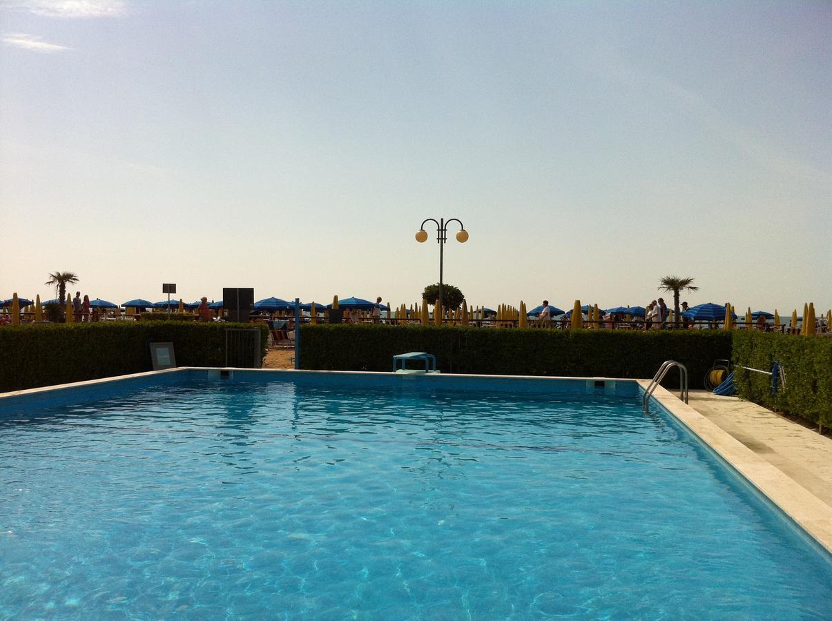 Residence Zeta - Walterigato Apartments Solo Per Famiglie Lido di Jesolo Bagian luar foto