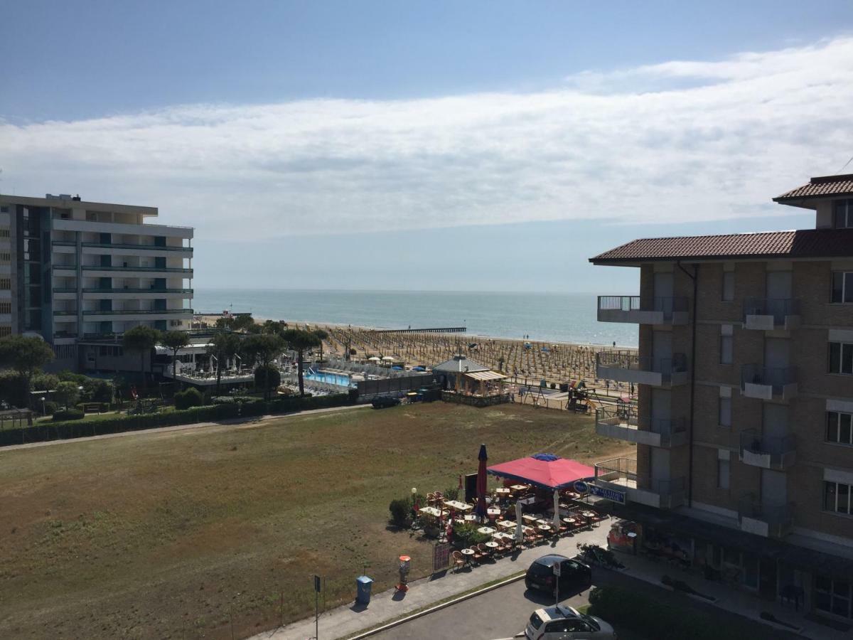 Residence Zeta - Walterigato Apartments Solo Per Famiglie Lido di Jesolo Bagian luar foto